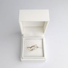 Load image into Gallery viewer, Twig Band Open Overlap Ring in Solid Gold