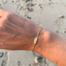 Load image into Gallery viewer, Paradiso Crab Claw Bracelet