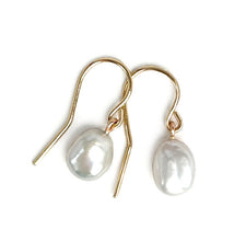 Load image into Gallery viewer, Freshwater Pearl Small Drop Earrings