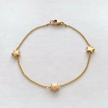 Load image into Gallery viewer, Little Heart Bracelet in Solid Gold