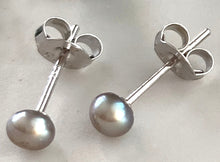 Load image into Gallery viewer, Freshwater Pearl Ear Studs - small