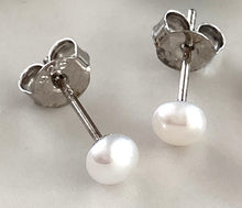 Load image into Gallery viewer, Freshwater Pearl Ear Studs - small