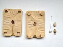 Load image into Gallery viewer, Paradiso Solid Gold Pebble Charm Necklace