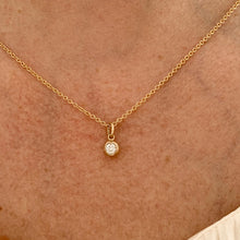 Load image into Gallery viewer, Gold pendant necklace set with 3mm diamond