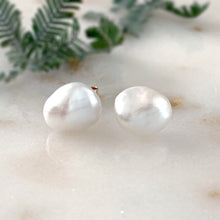Load image into Gallery viewer, Freshwater Pearl Ear Studs
