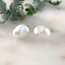 Load image into Gallery viewer, Freshwater Pearl Ear Studs