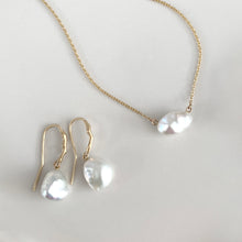 Load image into Gallery viewer, Baroque Pearl Necklace on Yellow Gold Chain