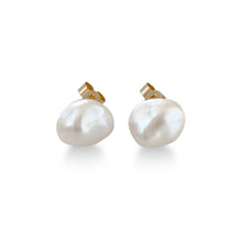 Load image into Gallery viewer, Freshwater Pearl Ear Studs
