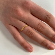 Load image into Gallery viewer, Barberry Twig Ring