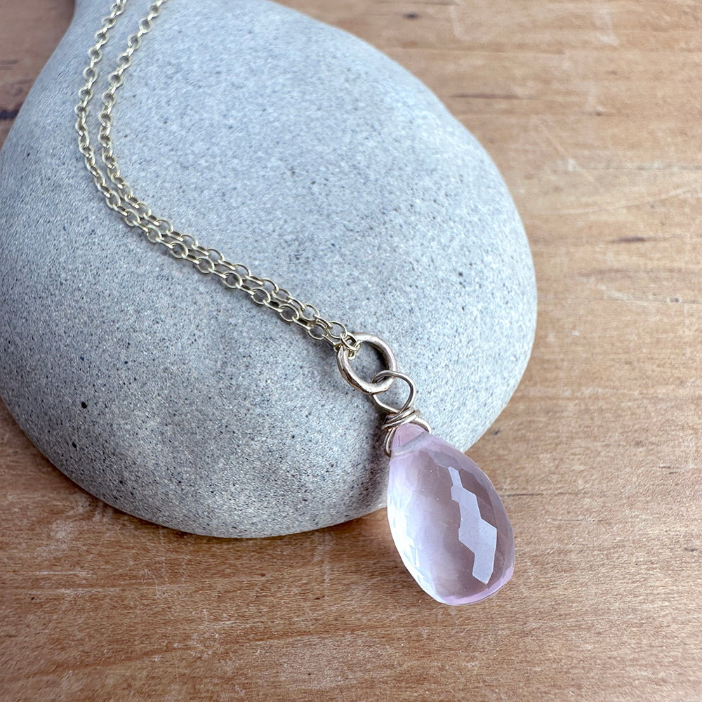Necklace in 9 carat yellow gold with micro faceted rose quartz