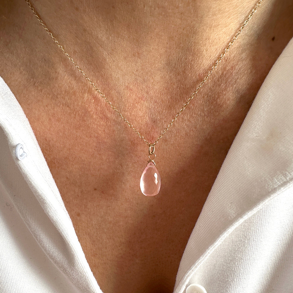 Necklace in 9 carat yellow gold with micro faceted rose quartz