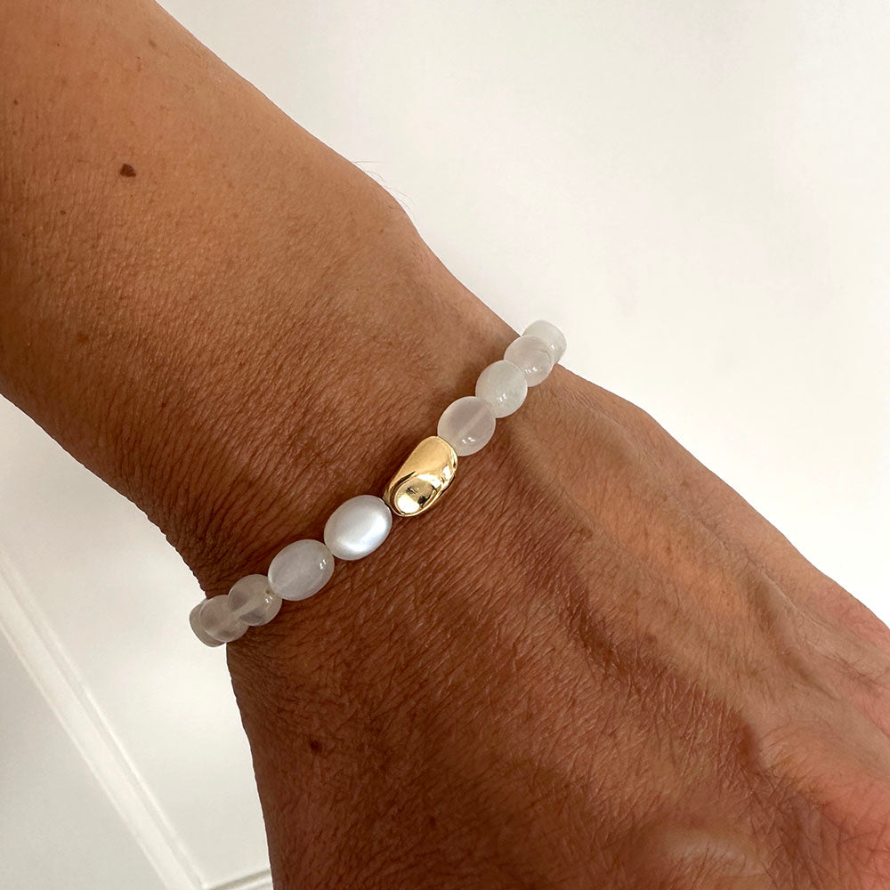 Paradiso Pebble Stretch Bracelet with White Moonstone