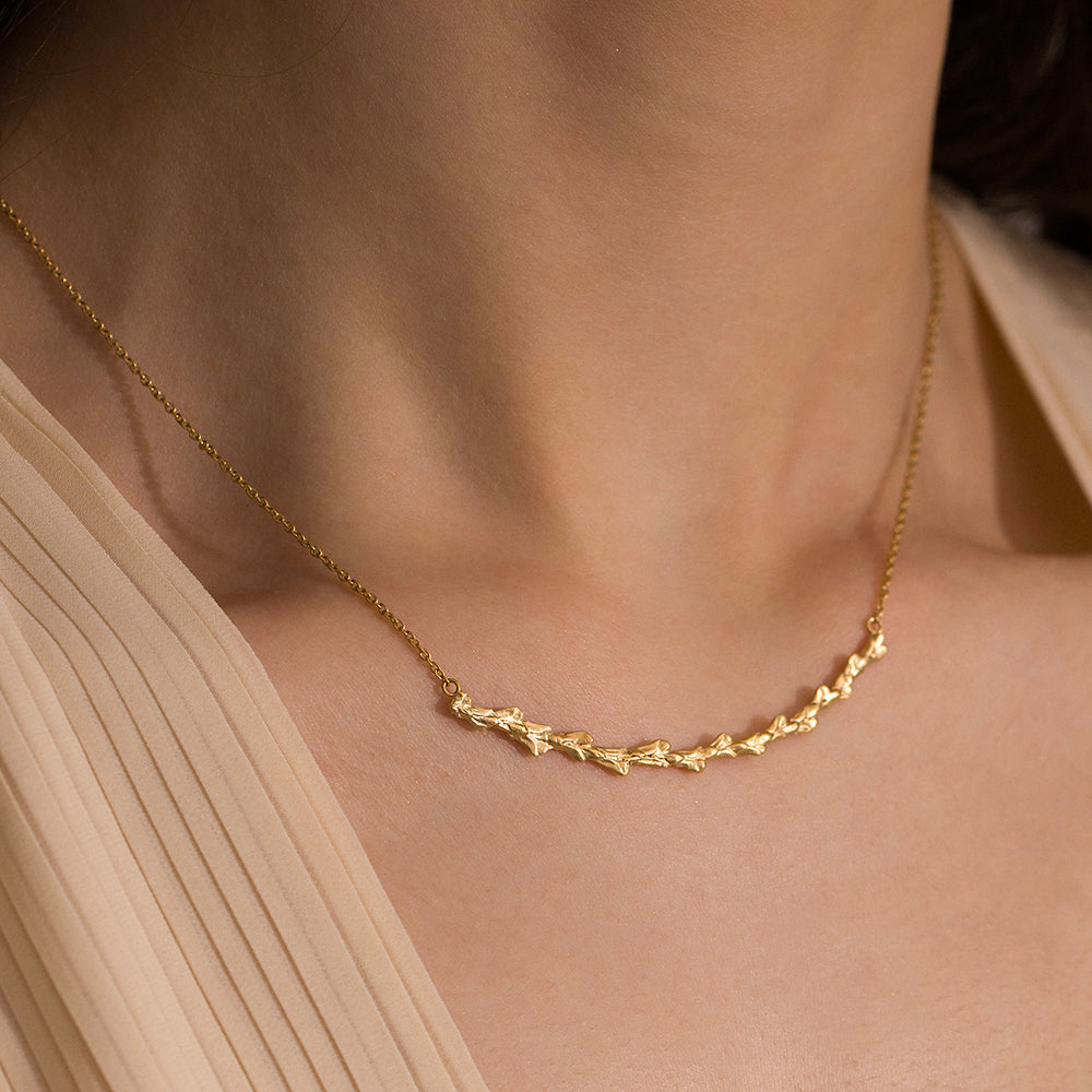 Conifer Leaf Curve Necklace