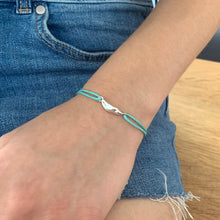 Load image into Gallery viewer, Paradiso Crab Claw Friendship Bracelet in Sterling Silver
