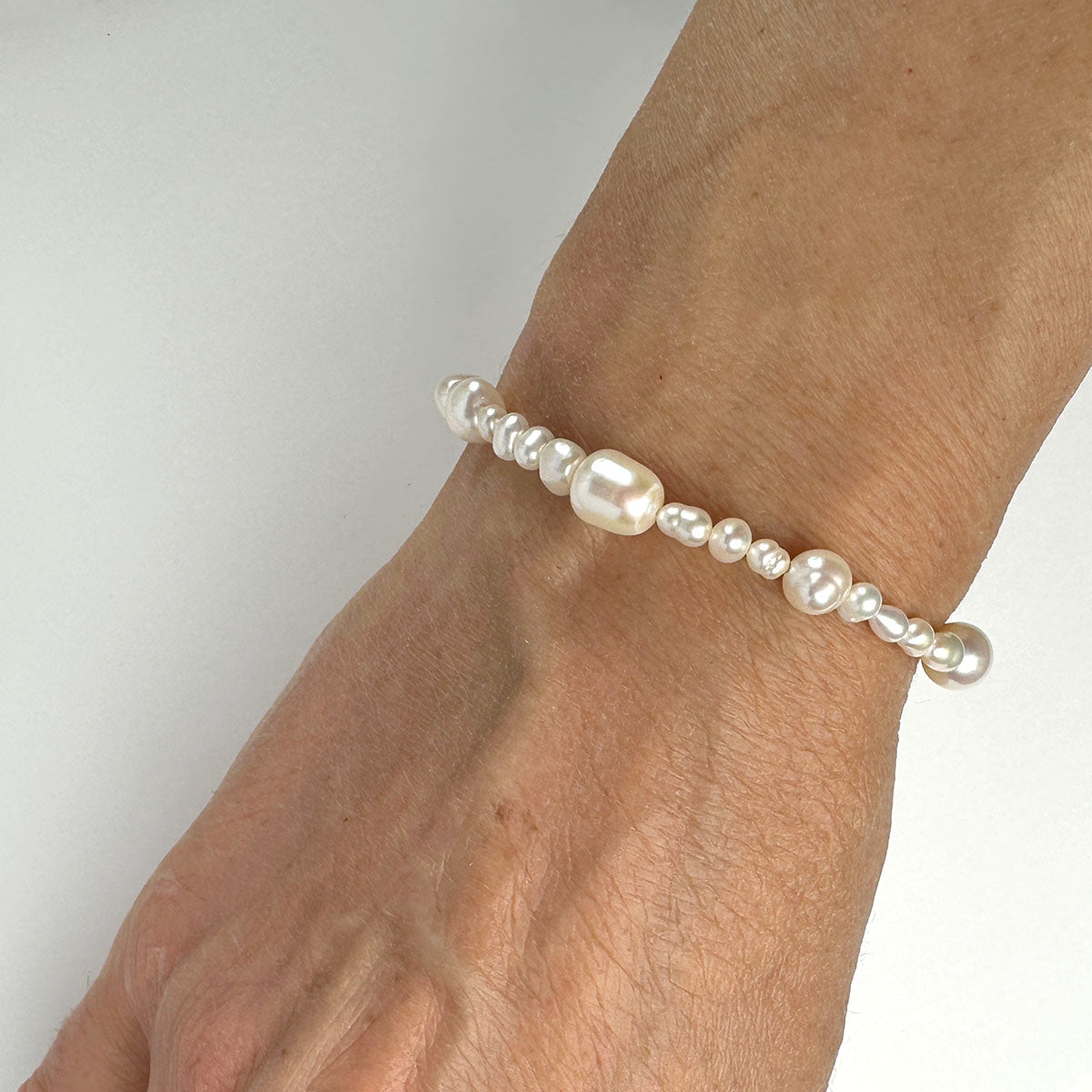 Stretch Bracelet with Freshwater Pearls in mixed sizes and shapes