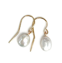 Load image into Gallery viewer, Freshwater Pearl Small Drop Earrings
