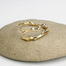 Load image into Gallery viewer, Twig Band Open Overlap Ring in Solid Gold
