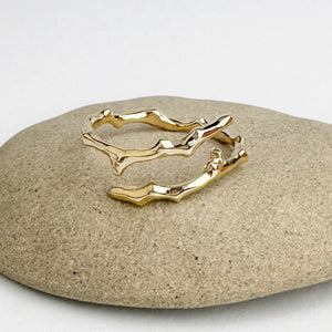 Twig Band Open Overlap Ring in Solid Gold