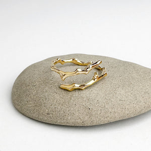 Twig Band Open Overlap Ring in Solid Gold