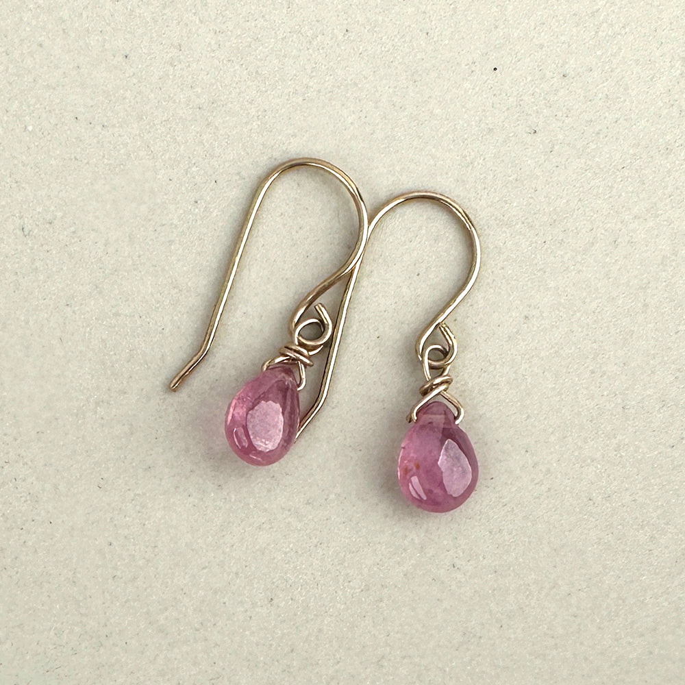 Drop Earrings in 9 carat gold with smooth sapphire drops