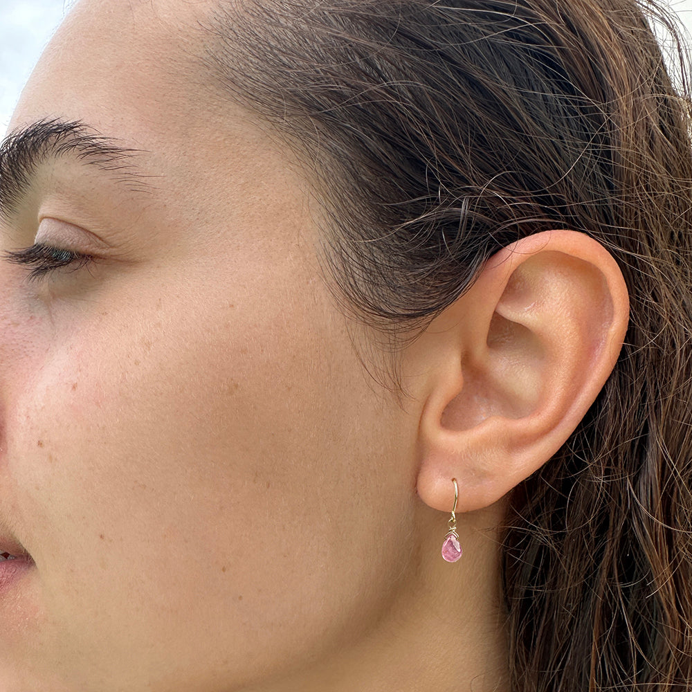 Drop Earrings in 9 carat gold with smooth sapphire drops