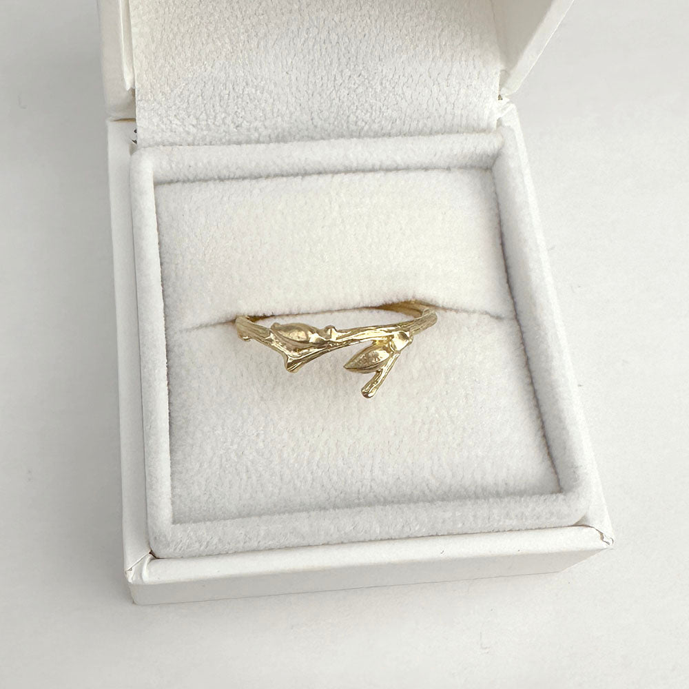 Willow Twig Ring in 18 carat gold