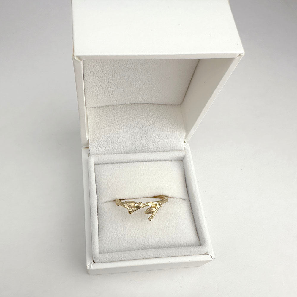 Willow Twig Ring in 18 carat gold