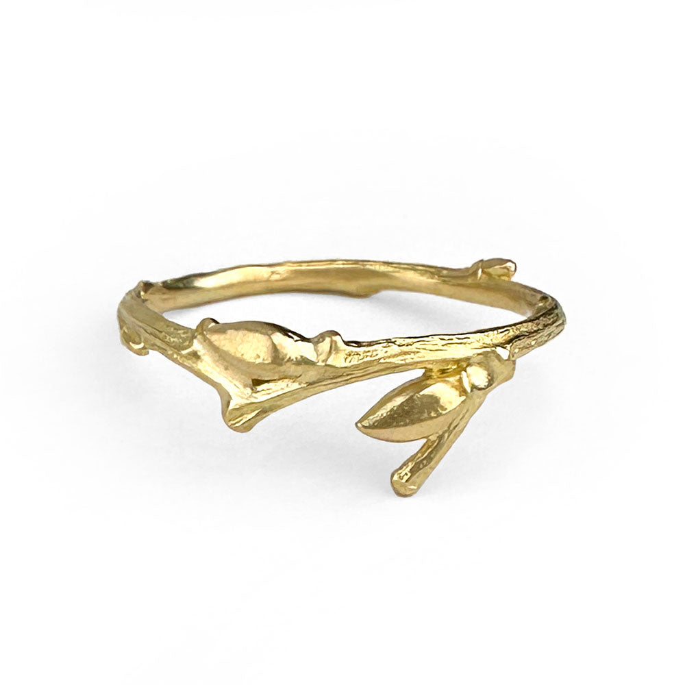 Willow Twig Ring in 18 carat gold