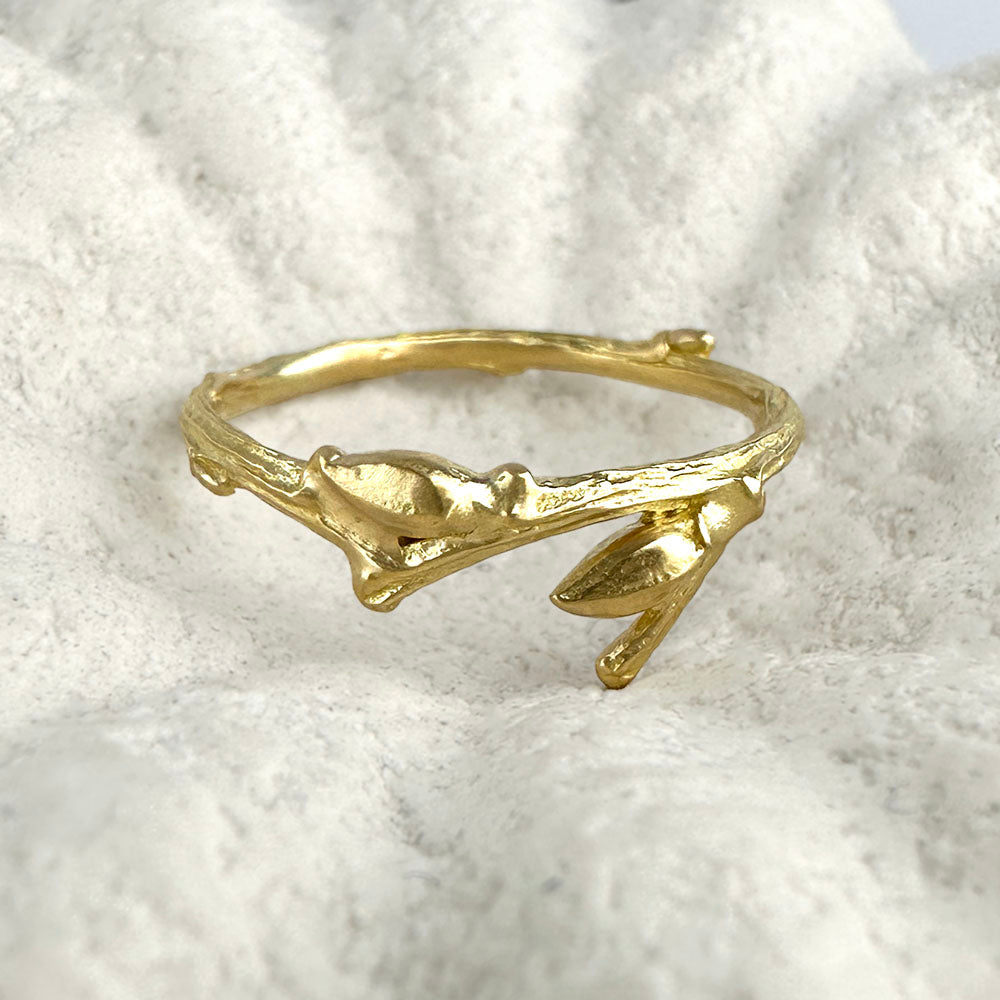 Willow Twig Ring in 18 carat gold