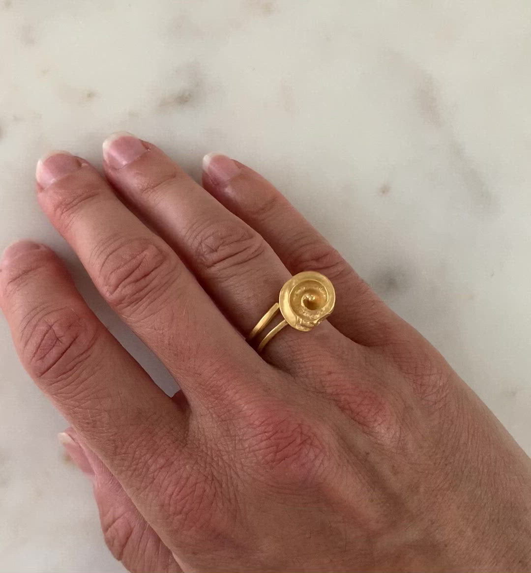 Paradiso Shell Swirl Ring