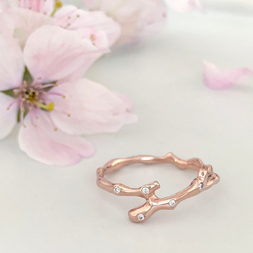 Twig Overlapping Band Ring in 14 carat gold with diamonds