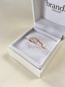 Willow Twig Engagement Ring in 9 Carat Gold with Oval Moissanite