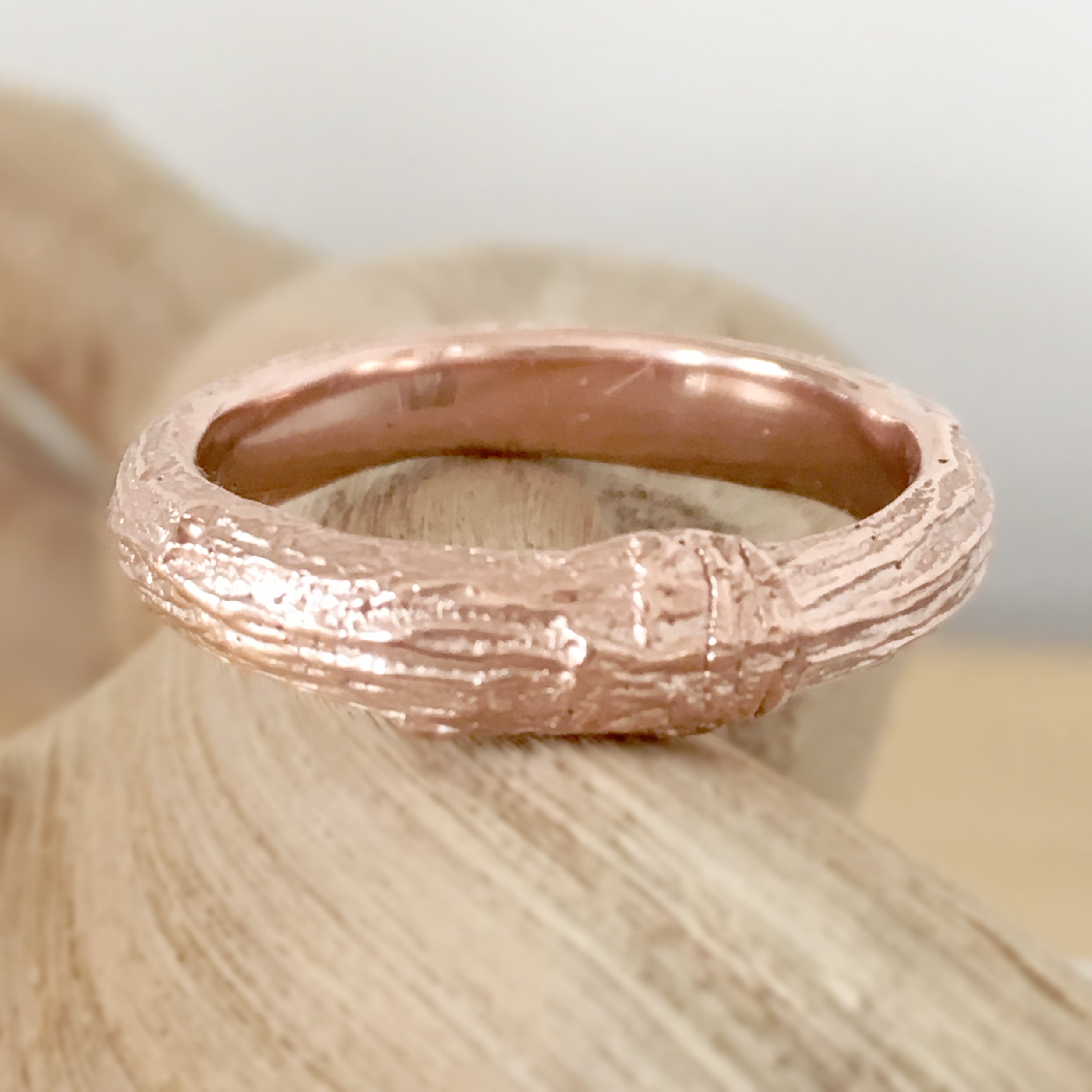 Twig wedding ring for men with woodgrain texture in 9 carat gold