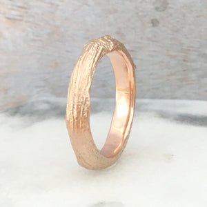 Twig wedding ring for men with woodgrain texture in 9 carat gold
