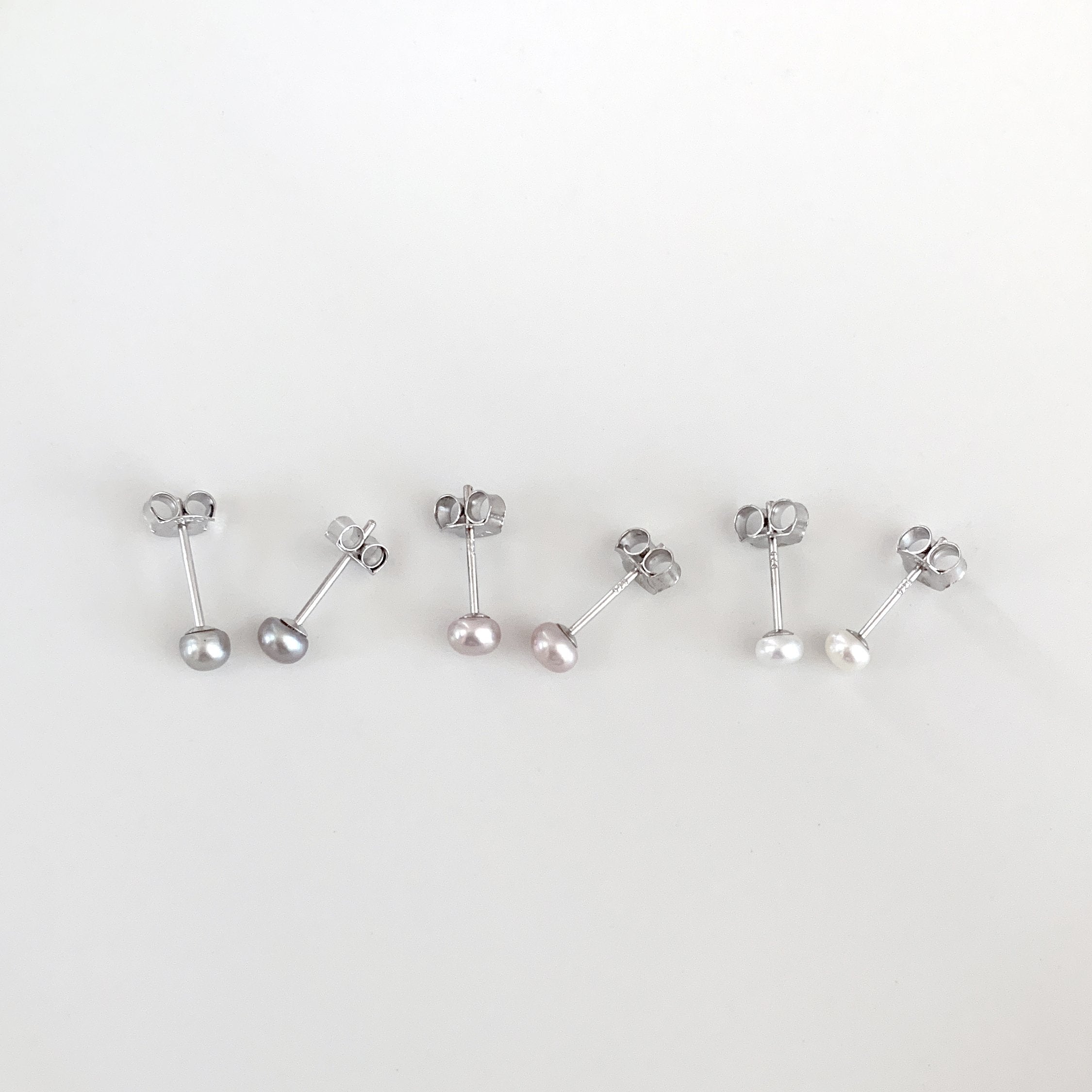 Freshwater Pearl Ear Studs - medium
