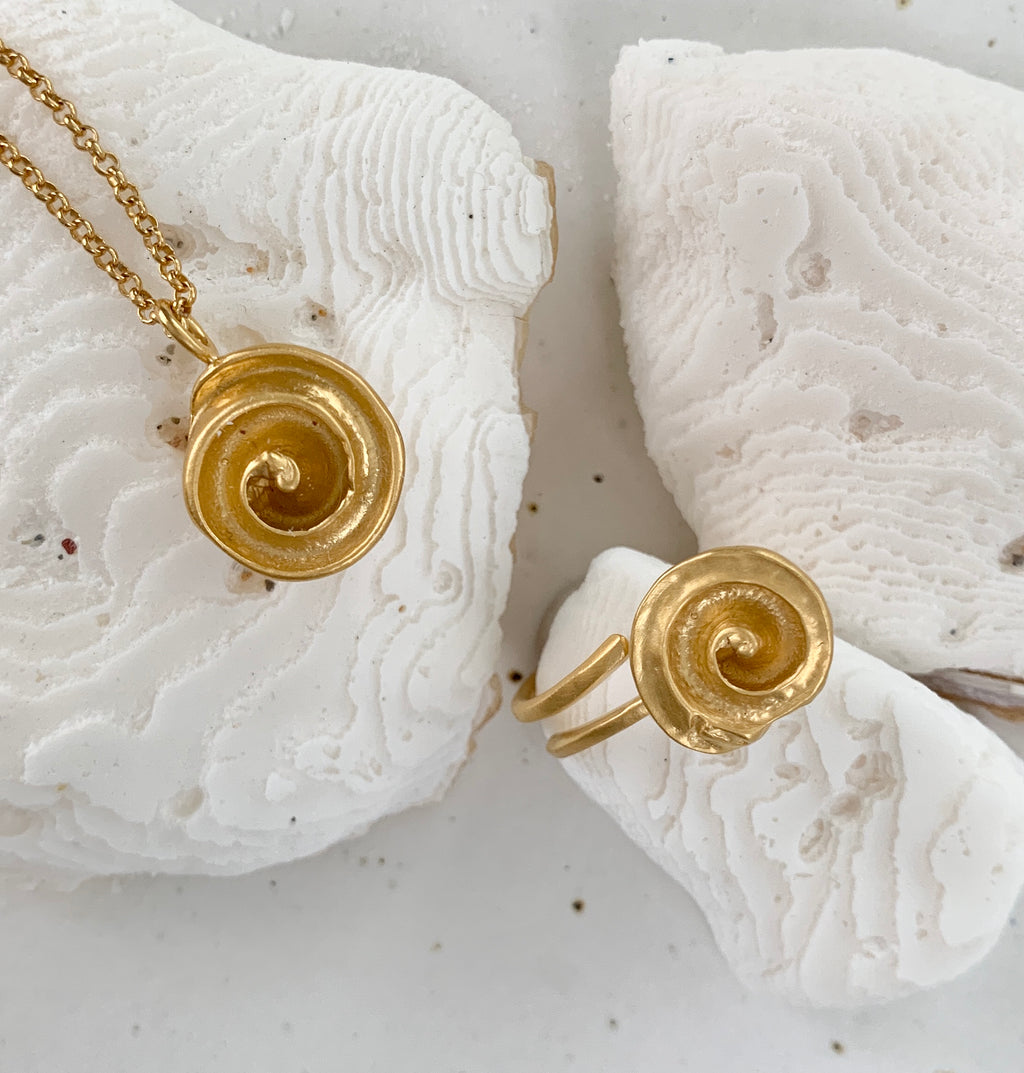 Paradiso Shell Swirl Ring