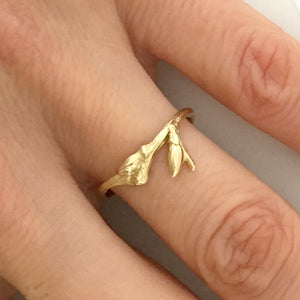 Willow Twig Ring in 18 carat gold