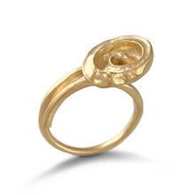 Load image into Gallery viewer, Paradiso Shell Swirl Ring
