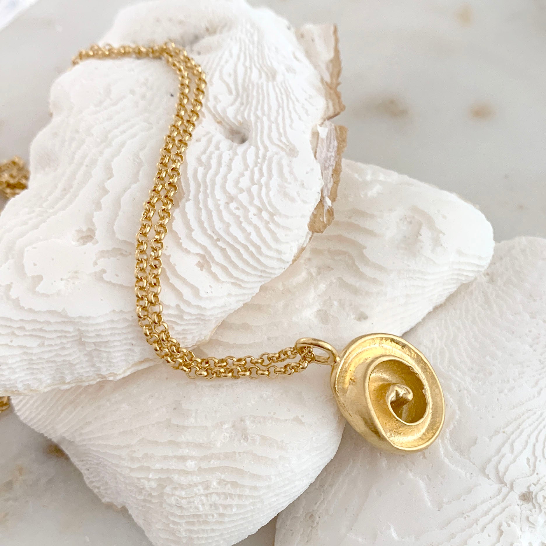 Paradiso Shell Swirl Necklace