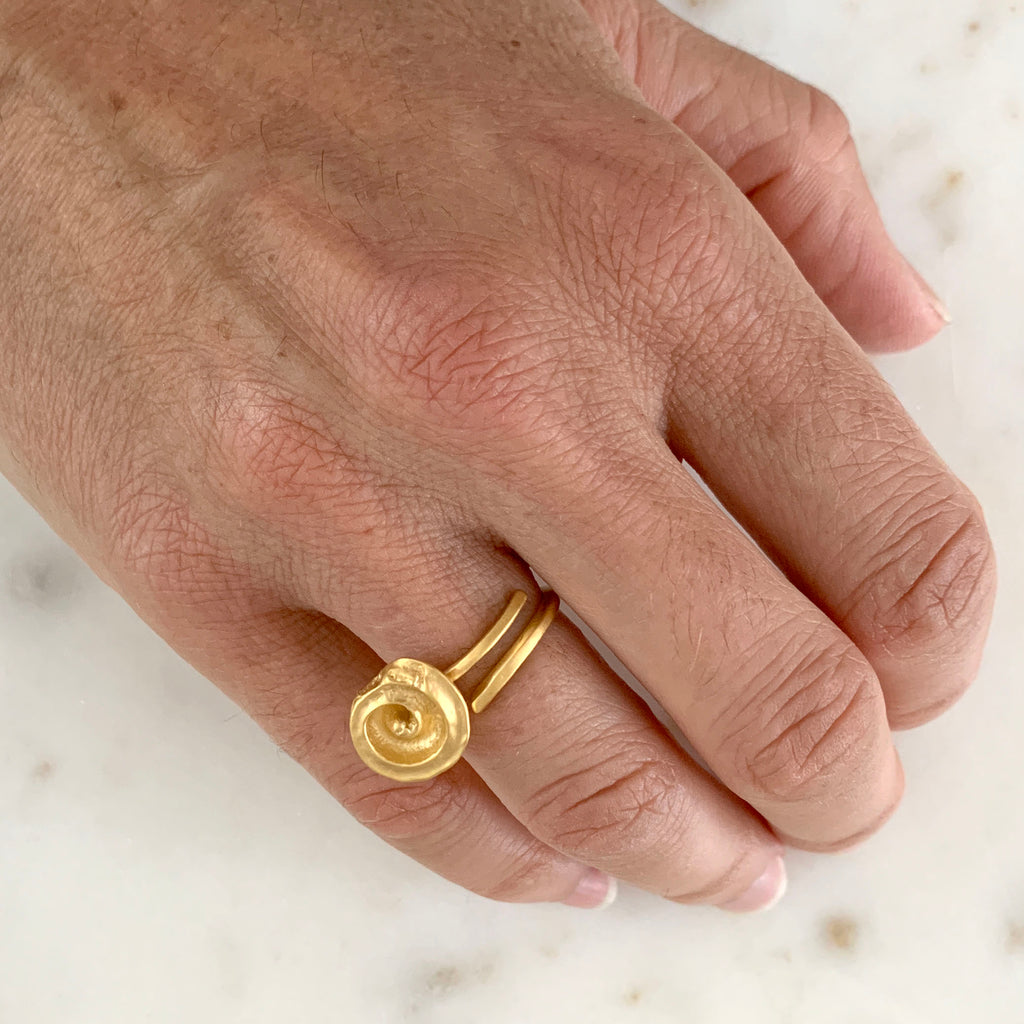 Paradiso Shell Swirl Ring