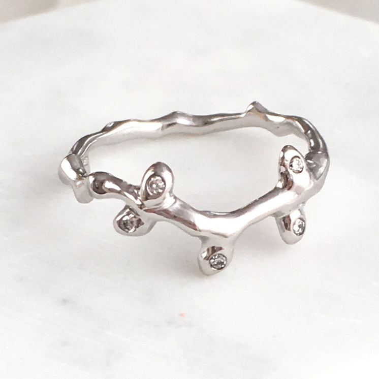 Twig Wedding Ring in 18 carat gold with 5 diamonds