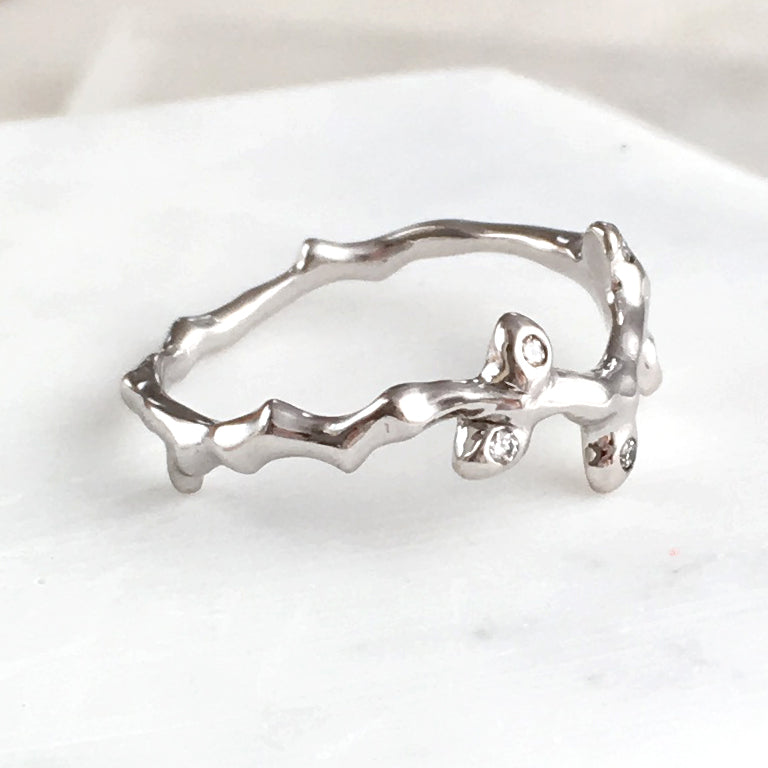 Twig Wedding Ring in 18 carat gold with 5 diamonds