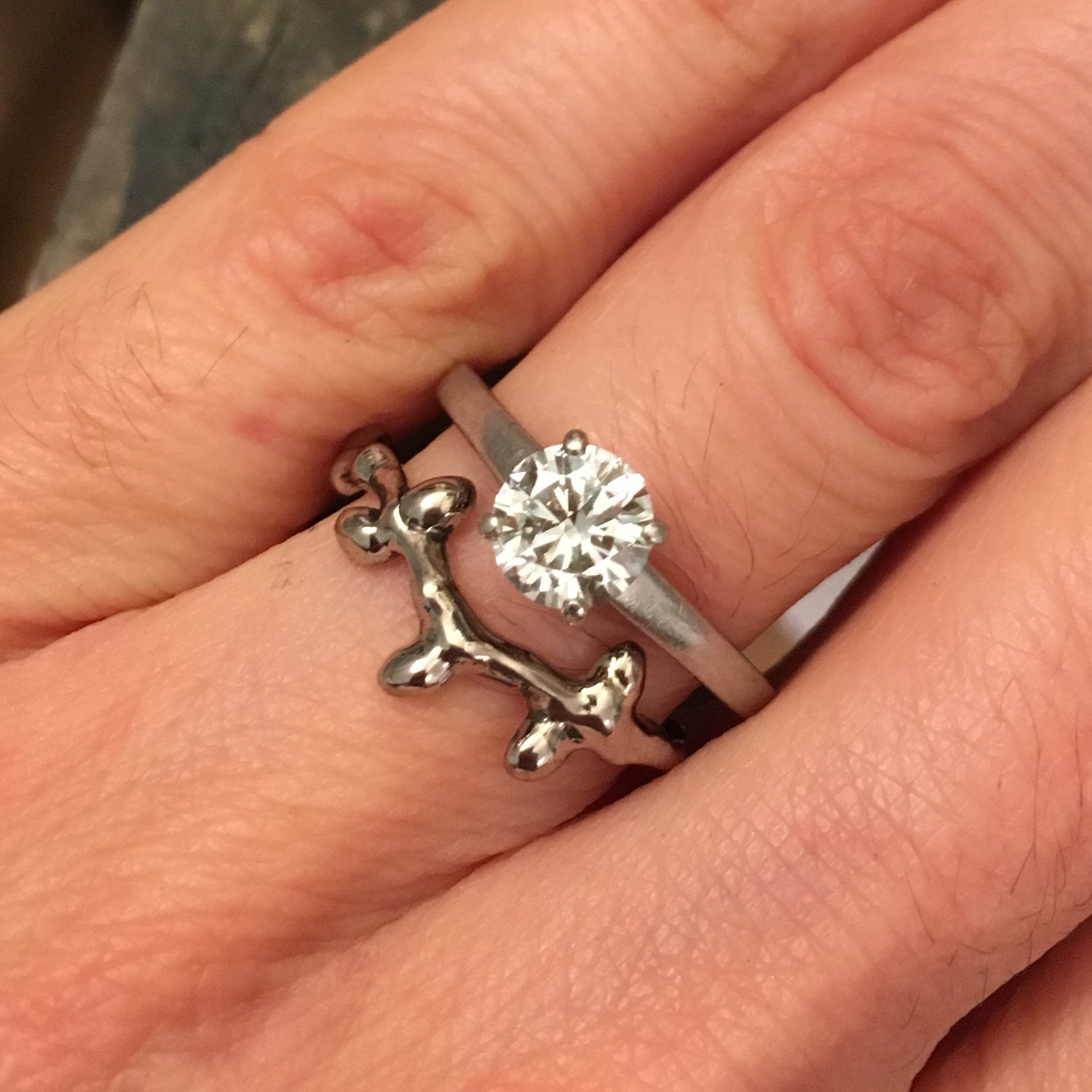 Twig Wedding Ring in 18 carat gold with 5 diamonds