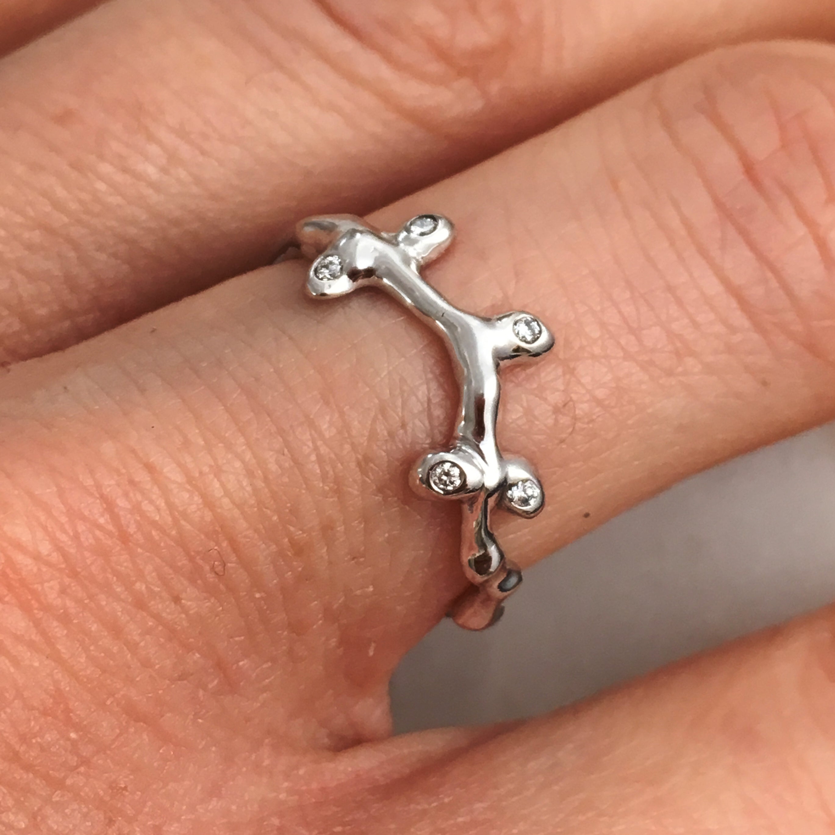 Twig Wedding Ring in 18 carat gold with 5 diamonds