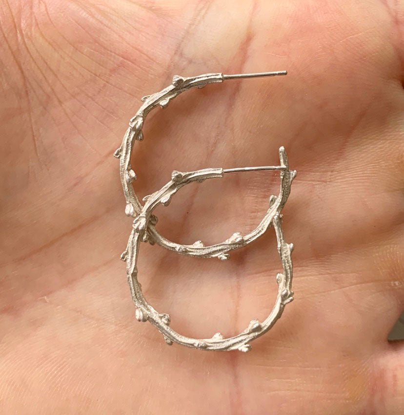 Barberry Hoop Textured Earrings in 9 carat gold