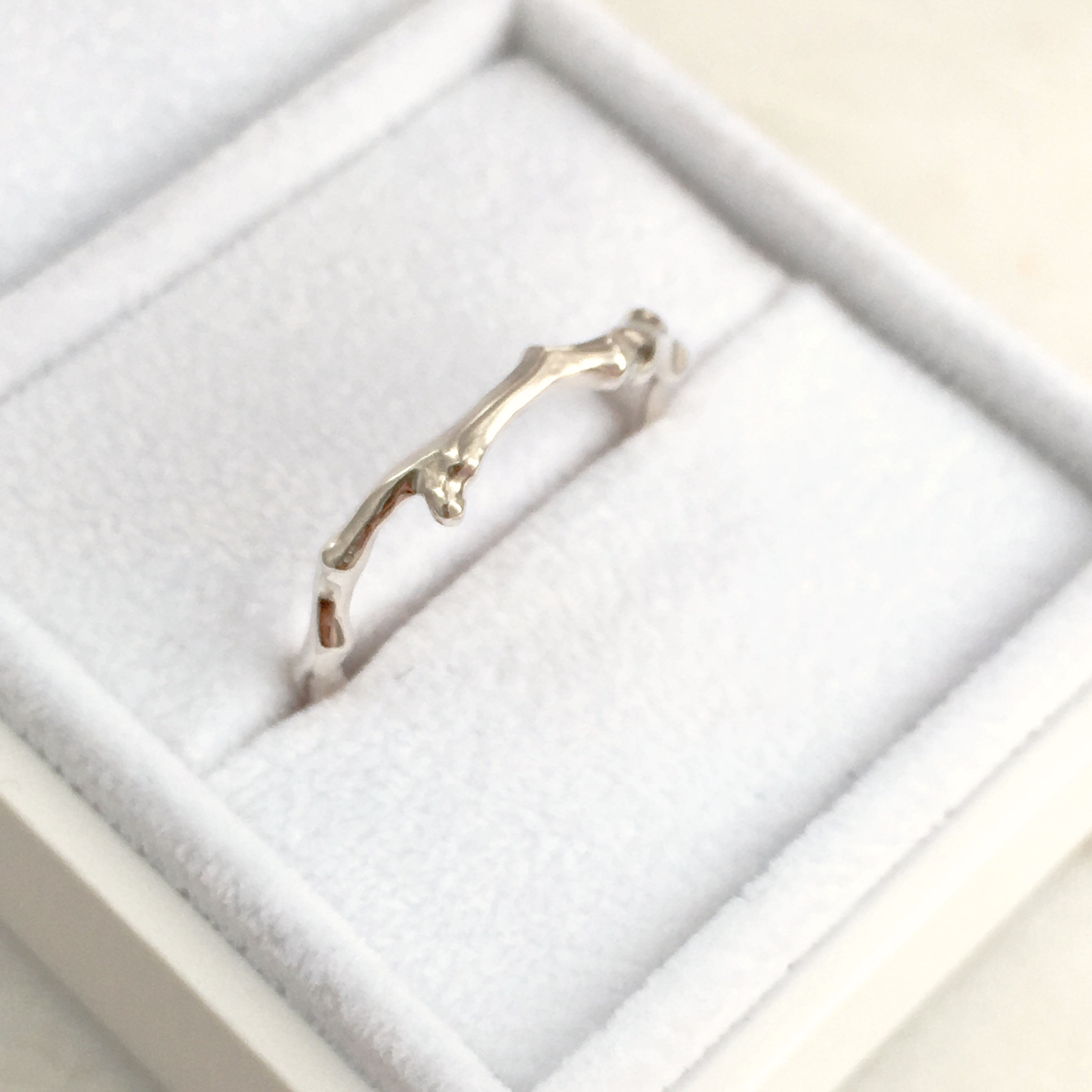Twig Overlapping Band Ring in 9 carat gold with diamonds
