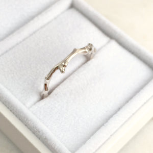 Twig Overlapping Band Ring in 9 carat gold
