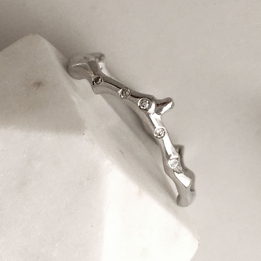 Twig Contour Wedding Ring in 9 carat gold with diamonds