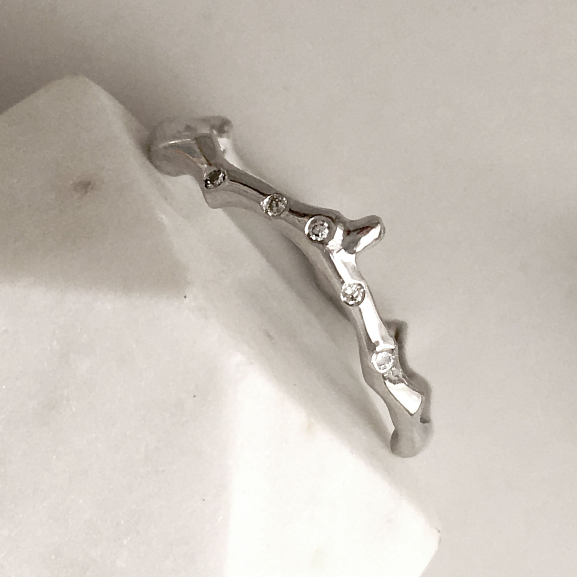 Twig Contour Wedding Ring in 9 carat gold with diamonds