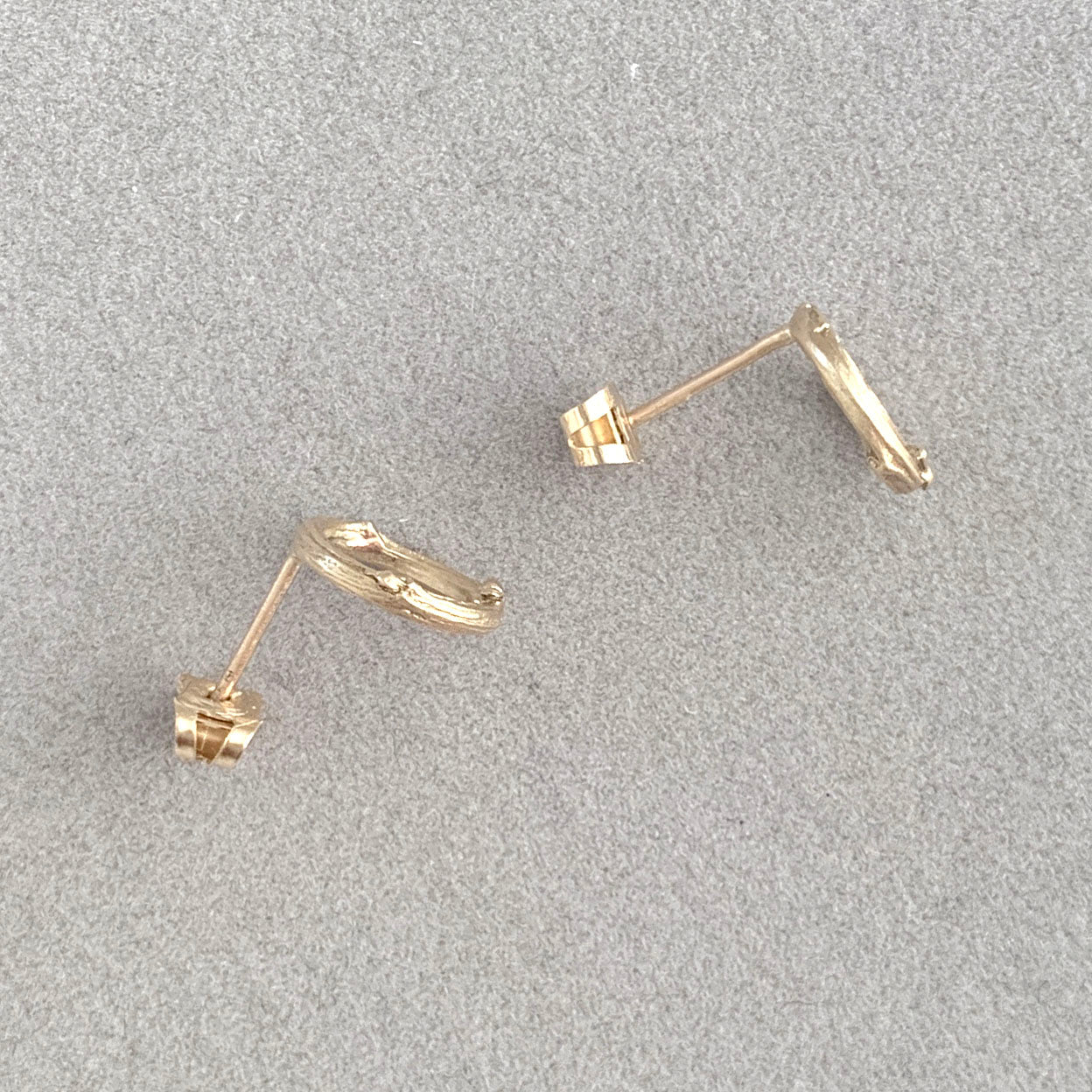 Willow Twig Circle Stud Earrings in Solid Gold